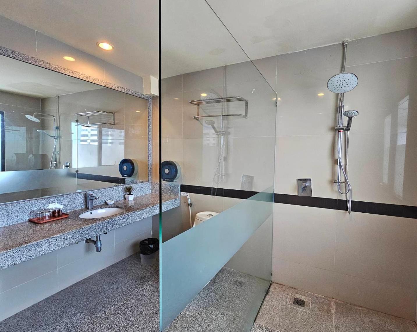 Boutique City Hotel Pattaya Bagian luar foto