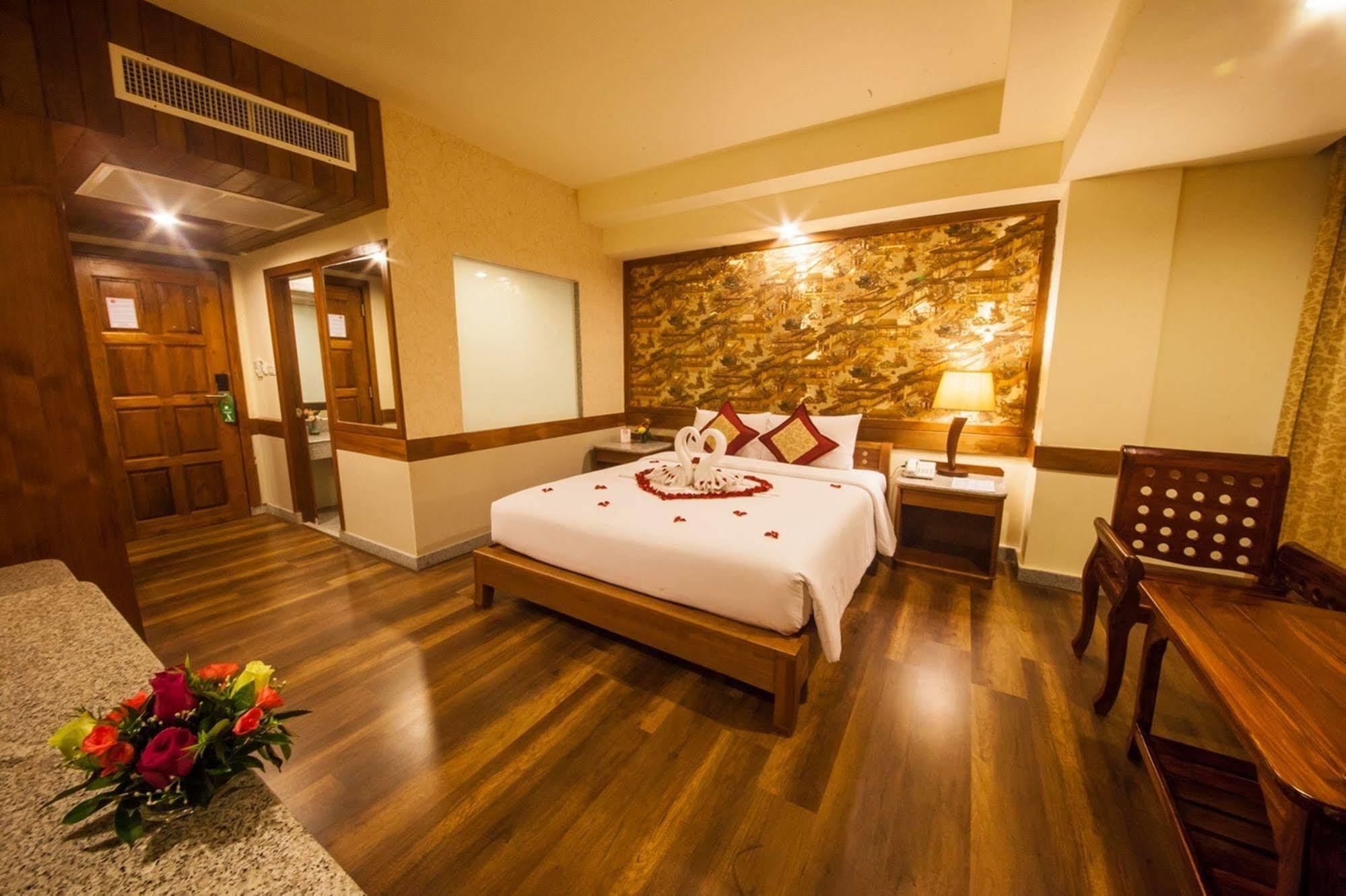 Boutique City Hotel Pattaya Bagian luar foto